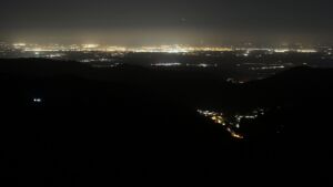 Dieses Bild zeigt eine Webcam-Aufnahme vom Achertal, aufgenommen am Freitag, den 13.03.2026 um 03:00 Uhr. Die Temperatur betrug 2.4°C.