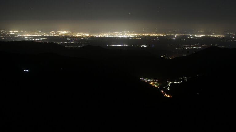 Dieses Bild zeigt eine Webcam-Aufnahme vom Achertal, aufgenommen am Freitag, den 13.03.2026 um 03:00 Uhr. Die Temperatur betrug 2.4°C.