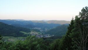 Dieses Bild zeigt eine Webcam-Aufnahme vom Achertal, aufgenommen am Dienstag, den 26.05.2026 um 06:10 Uhr. Die Temperatur betrug 21°C.