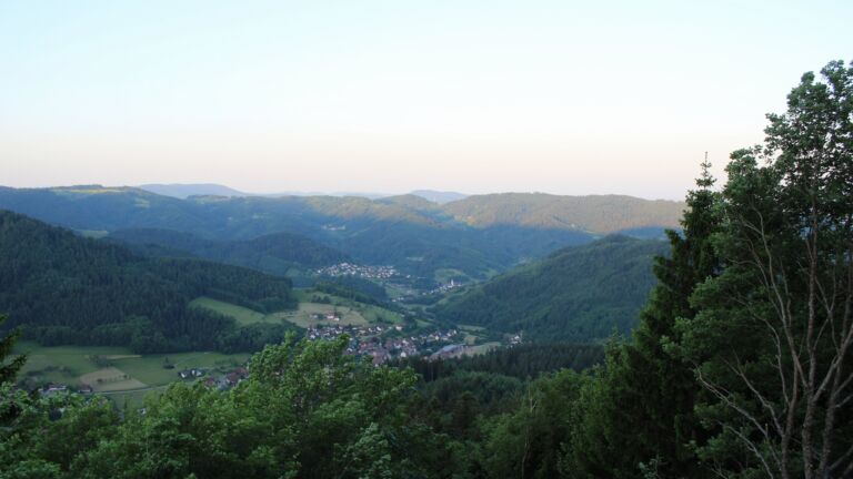 Dieses Bild zeigt eine Webcam-Aufnahme vom Achertal, aufgenommen am Dienstag, den 26.05.2026 um 06:10 Uhr. Die Temperatur betrug 21°C.