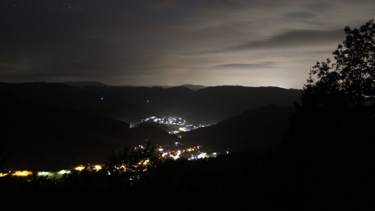Dieses Bild zeigt eine Webcam-Aufnahme vom Achertal, aufgenommen am Donnerstag, den 21.05.2026 um 03:00 Uhr. Die Temperatur betrug 10.8°C.