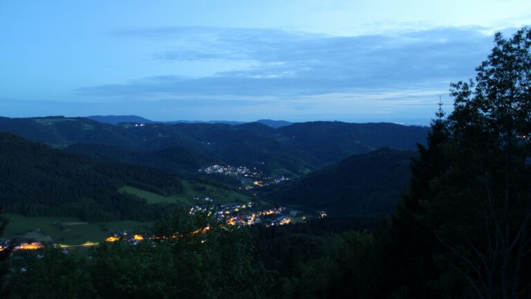 Dieses Bild zeigt eine Webcam-Aufnahme vom Achertal, aufgenommen am Sonntag, den 17.05.2026 um 21:50 Uhr. Die Temperatur betrug 10.9°C.