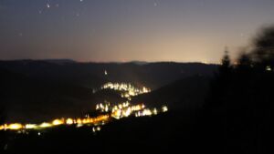 Dieses Bild zeigt eine Webcam-Aufnahme vom Achertal, aufgenommen am Sonntag, den 02.08.2026 um 22:40 Uhr. Die Temperatur betrug 24.9°C.