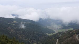 Dieses Bild zeigt eine Webcam-Aufnahme vom Achertal, aufgenommen am Sonntag, den 12.04.2026 um 11:20 Uhr. Die Temperatur betrug 2°C.