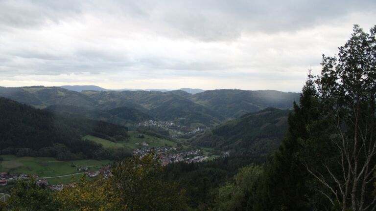Dieses Bild zeigt eine Webcam-Aufnahme vom Achertal, aufgenommen am Freitag, den 23.10.2026 um 17:40 Uhr. Die Temperatur betrug 9.4°C.