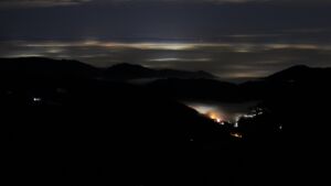 Dieses Bild zeigt eine Webcam-Aufnahme vom Achertal, aufgenommen am Freitag, den 23.01.2026 um 05:00 Uhr. Die Temperatur betrug 2.5°C.