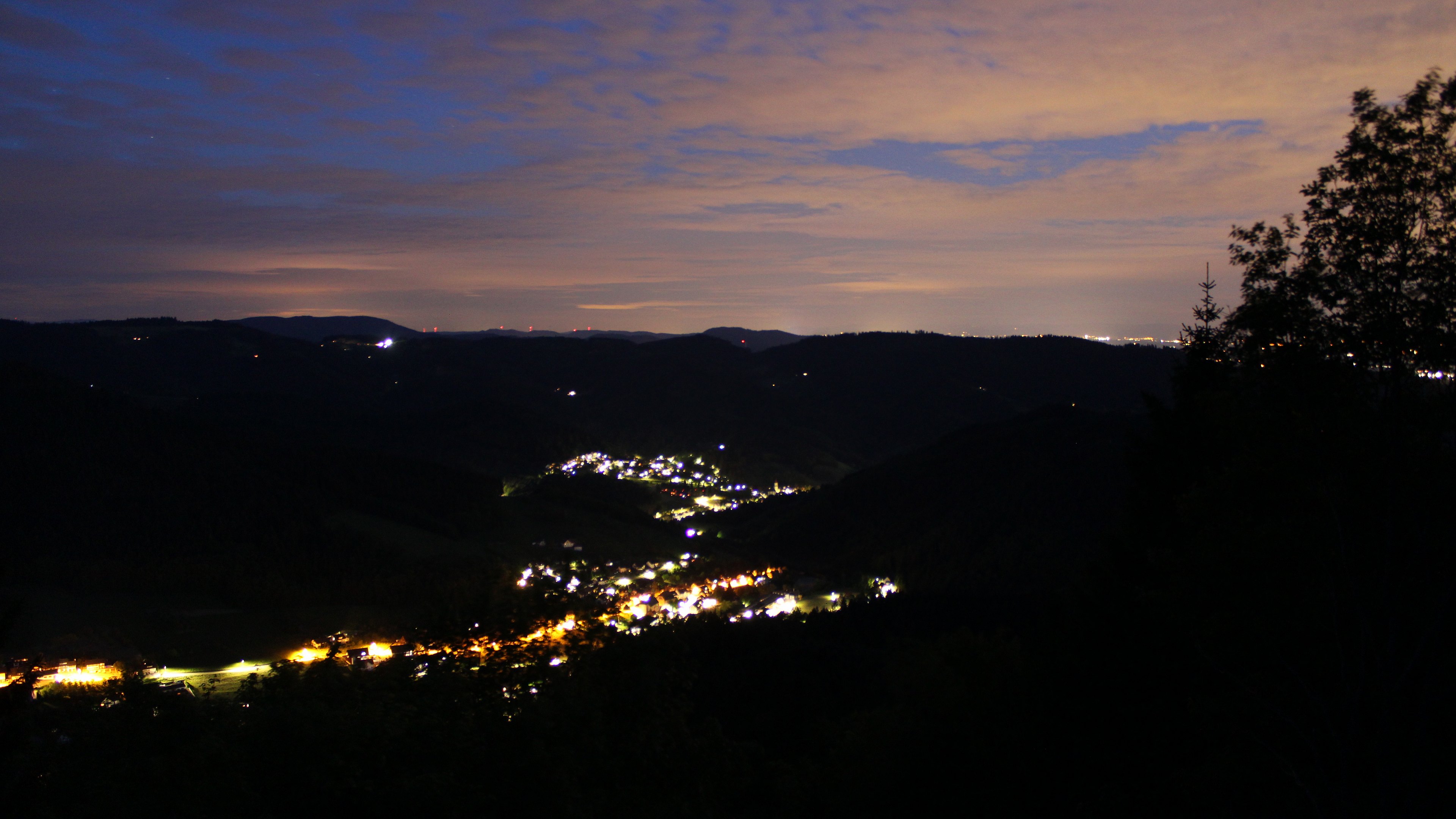 Dieses Bild zeigt eine Webcam-Aufnahme vom Achertal, aufgenommen am Sonntag, den 17.05.2026 um 22:30 Uhr. Die Temperatur betrug 10.9°C.
