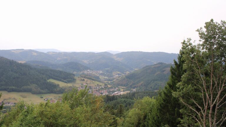 Dieses Bild zeigt eine Webcam-Aufnahme vom Achertal, aufgenommen am Donnerstag, den 27.08.2026 um 15:20 Uhr. Die Temperatur betrug 29.6°C.