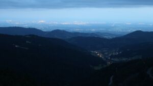 Dieses Bild zeigt eine Webcam-Aufnahme vom Achertal, aufgenommen am Dienstag, den 24.06.2025 um 04:40 Uhr. Die Temperatur betrug 12.6°C.