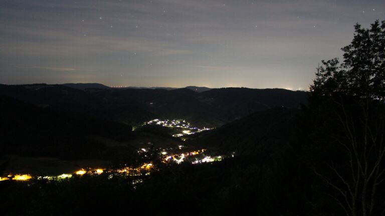 Dieses Bild zeigt eine Webcam-Aufnahme vom Achertal, aufgenommen am Mittwoch, den 08.07.2026 um 03:10 Uhr. Die Temperatur betrug 18.5°C.