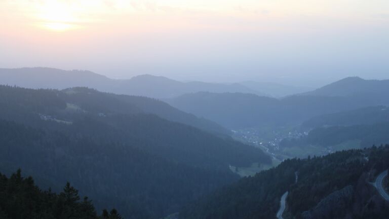 Dieses Bild zeigt eine Webcam-Aufnahme vom Achertal, aufgenommen am Montag, den 09.03.2026 um 18:10 Uhr. Die Temperatur betrug 9.6°C.