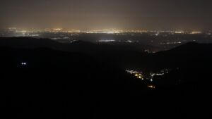 Dieses Bild zeigt eine Webcam-Aufnahme vom Achertal, aufgenommen am Dienstag, den 10.03.2026 um 00:30 Uhr. Die Temperatur betrug 9.8°C.