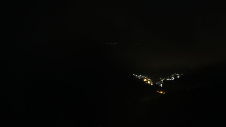 Dieses Bild zeigt eine Webcam-Aufnahme vom Achertal, aufgenommen am Freitag, den 21.11.2025 um 00:00 Uhr. Die Temperatur betrug -4.6°C.