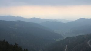 Dieses Bild zeigt eine Webcam-Aufnahme vom Achertal, aufgenommen am Dienstag, den 14.04.2026 um 18:00 Uhr. Die Temperatur betrug 5.2°C.