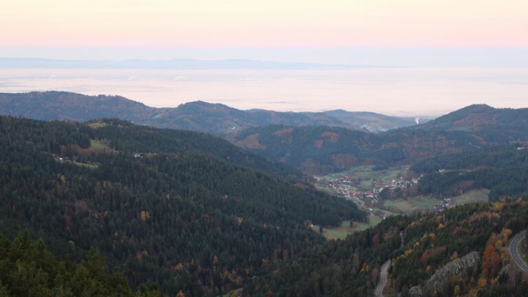 Dieses Bild zeigt eine Webcam-Aufnahme vom Achertal, aufgenommen am Freitag, den 31.10.2025 um 07:10 Uhr. Die Temperatur betrug 8.3°C.