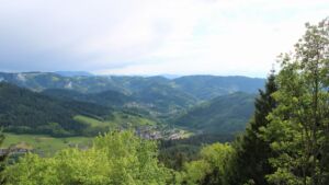 Dieses Bild zeigt eine Webcam-Aufnahme vom Achertal, aufgenommen am Freitag, den 15.05.2026 um 17:50 Uhr. Die Temperatur betrug 7.7°C.