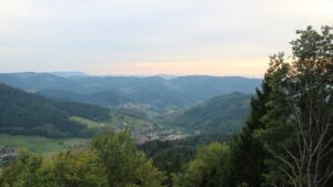 Dieses Bild zeigt eine Webcam-Aufnahme vom Achertal, aufgenommen am Montag, den 28.09.2026 um 18:30 Uhr. Die Temperatur betrug 25°C.