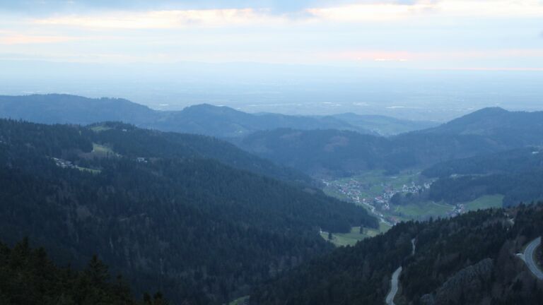 Dieses Bild zeigt eine Webcam-Aufnahme vom Achertal, aufgenommen am Sonntag, den 05.04.2026 um 20:00 Uhr. Die Temperatur betrug 7.1°C.