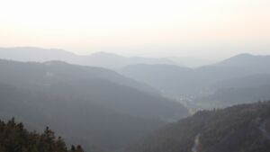 Dieses Bild zeigt eine Webcam-Aufnahme vom Achertal, aufgenommen am Montag, den 23.03.2026 um 17:50 Uhr. Die Temperatur betrug 6.6°C.