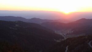 Dieses Bild zeigt eine Webcam-Aufnahme vom Achertal, aufgenommen am Mittwoch, den 08.04.2026 um 20:10 Uhr. Die Temperatur betrug 12.4°C.