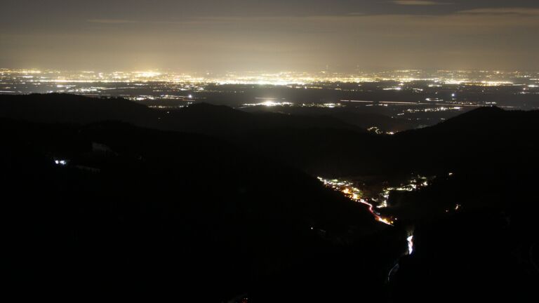 Dieses Bild zeigt eine Webcam-Aufnahme vom Achertal, aufgenommen am Freitag, den 16.01.2026 um 06:20 Uhr. Die Temperatur betrug 4.8°C.