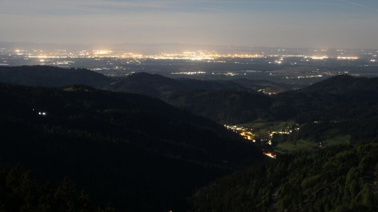 Dieses Bild zeigt eine Webcam-Aufnahme vom Achertal, aufgenommen am Samstag, den 02.05.2026 um 02:30 Uhr. Die Temperatur betrug 11.3°C.