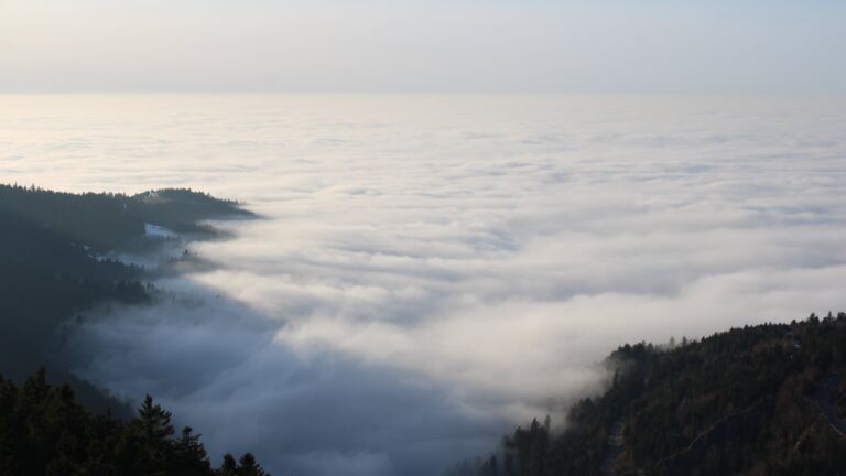 Dieses Bild zeigt eine Webcam-Aufnahme vom Achertal, aufgenommen am Sonntag, den 18.01.2026 um 15:50 Uhr. Die Temperatur betrug 4.8°C.