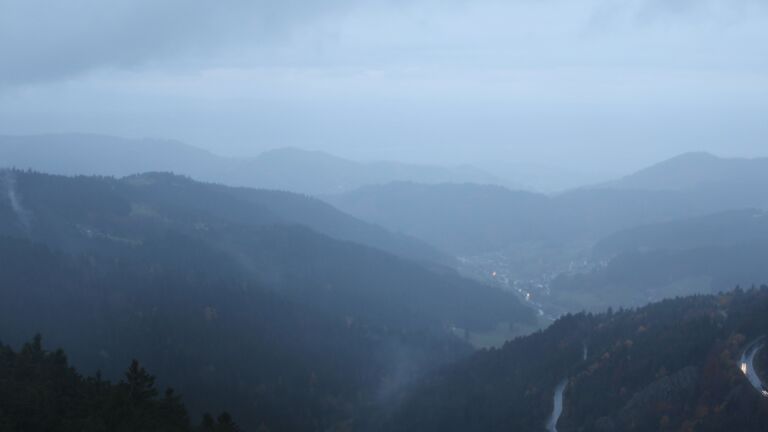 Dieses Bild zeigt eine Webcam-Aufnahme vom Achertal, aufgenommen am Samstag, den 01.11.2025 um 17:00 Uhr. Die Temperatur betrug 9.9°C.