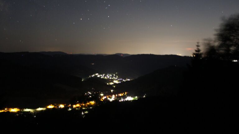 Dieses Bild zeigt eine Webcam-Aufnahme vom Achertal, aufgenommen am Donnerstag, den 25.06.2026 um 02:00 Uhr. Die Temperatur betrug 26.1°C.
