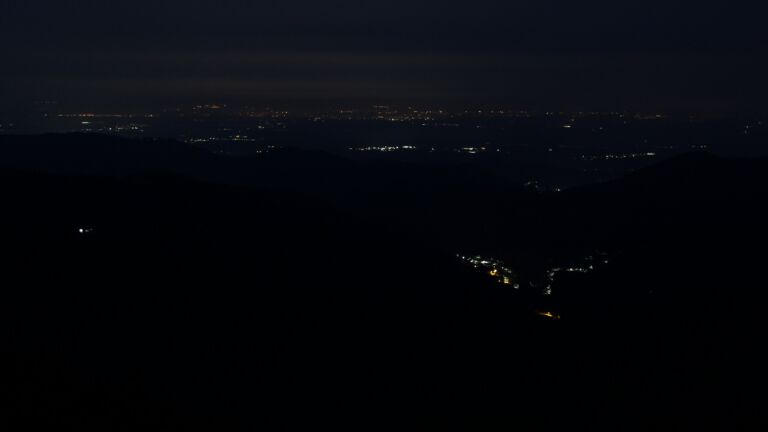 Dieses Bild zeigt eine Webcam-Aufnahme vom Achertal, aufgenommen am Sonntag, den 08.03.2026 um 05:50 Uhr. Die Temperatur betrug 9.6°C.