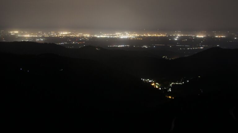 Dieses Bild zeigt eine Webcam-Aufnahme vom Achertal, aufgenommen am Donnerstag, den 26.06.2025 um 03:20 Uhr. Die Temperatur betrug 17.9°C.