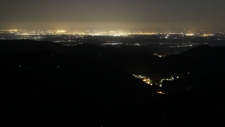 Dieses Bild zeigt eine Webcam-Aufnahme vom Achertal, aufgenommen am Freitag, den 30.05.2025 um 23:40 Uhr. Die Temperatur betrug 19.4°C.