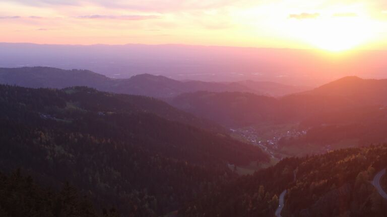 Dieses Bild zeigt eine Webcam-Aufnahme vom Achertal, aufgenommen am Sonntag, den 19.04.2026 um 20:20 Uhr. Die Temperatur betrug 6.1°C.