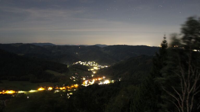 Dieses Bild zeigt eine Webcam-Aufnahme vom Achertal, aufgenommen am Samstag, den 03.10.2026 um 04:00 Uhr. Die Temperatur betrug 14.4°C.