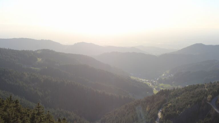 Dieses Bild zeigt eine Webcam-Aufnahme vom Achertal, aufgenommen am Mittwoch, den 08.04.2026 um 19:20 Uhr. Die Temperatur betrug 14.7°C.