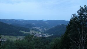Dieses Bild zeigt eine Webcam-Aufnahme vom Achertal, aufgenommen am Sonntag, den 26.07.2026 um 05:30 Uhr. Die Temperatur betrug 18°C.