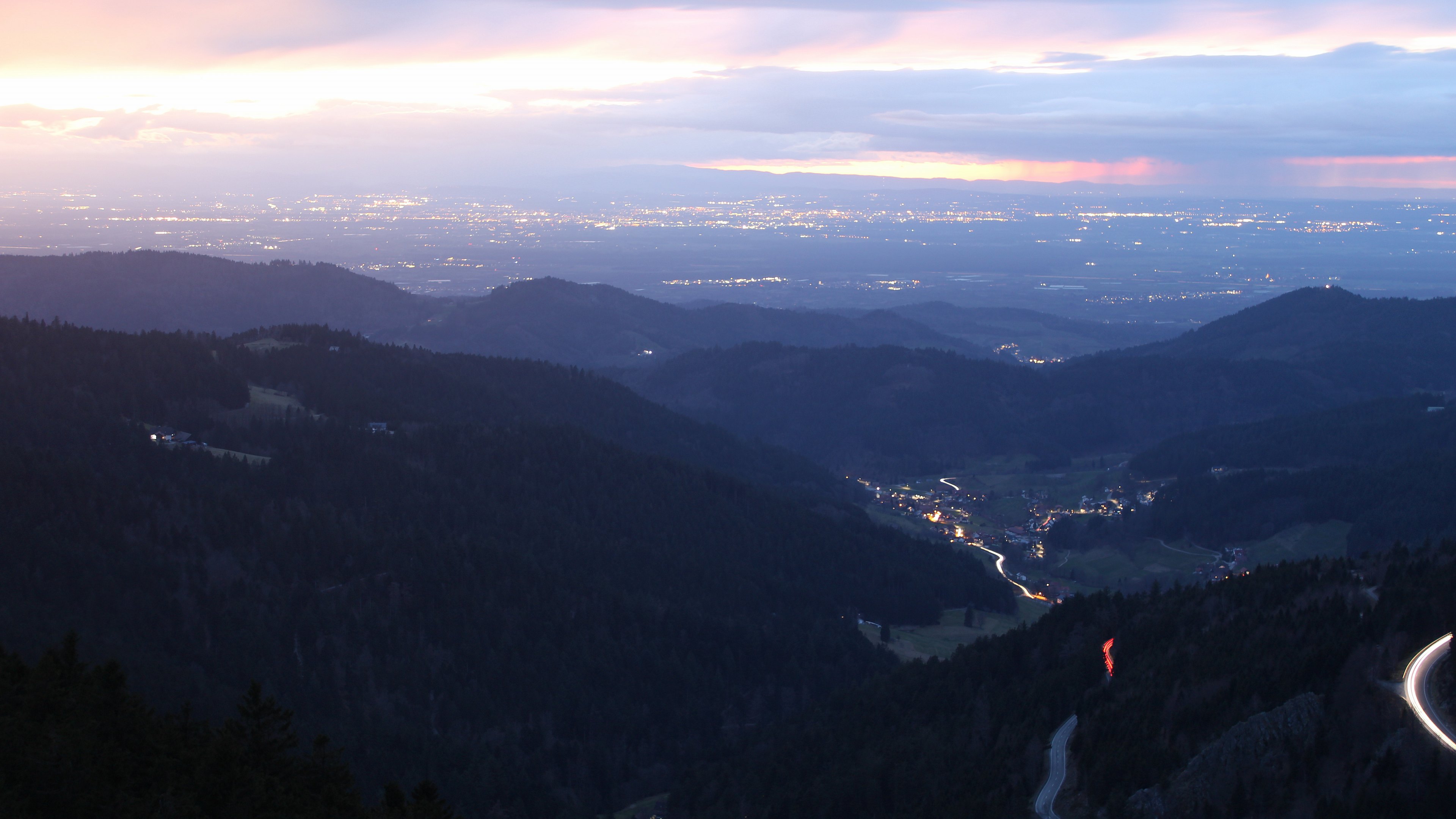 Dieses Bild zeigt eine Webcam-Aufnahme vom Achertal, aufgenommen am Samstag, den 28.02.2026 um 18:40 Uhr. Die Temperatur betrug 3.7°C.