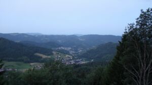Dieses Bild zeigt eine Webcam-Aufnahme vom Achertal, aufgenommen am Mittwoch, den 17.06.2026 um 05:00 Uhr. Die Temperatur betrug 17°C.