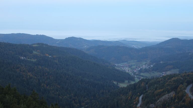 Dieses Bild zeigt eine Webcam-Aufnahme vom Achertal, aufgenommen am Freitag, den 10.10.2025 um 07:40 Uhr. Die Temperatur betrug 7.9°C.