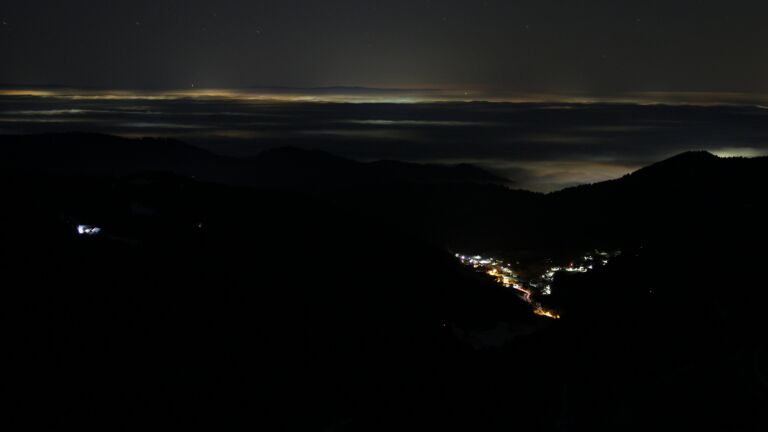 Dieses Bild zeigt eine Webcam-Aufnahme vom Achertal, aufgenommen am Samstag, den 22.11.2025 um 05:50 Uhr. Die Temperatur betrug -5.2°C.