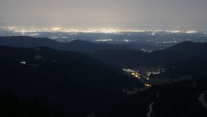 Dieses Bild zeigt eine Webcam-Aufnahme vom Achertal, aufgenommen am Freitag, den 27.02.2026 um 00:30 Uhr. Die Temperatur betrug 9.7°C.