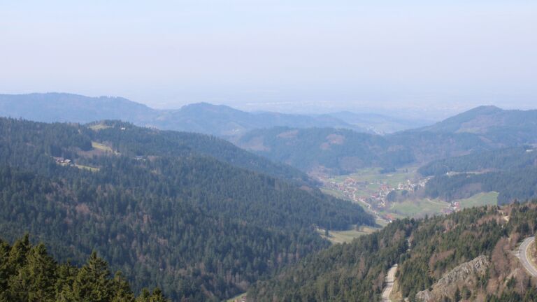 Dieses Bild zeigt eine Webcam-Aufnahme vom Achertal, aufgenommen am Dienstag, den 24.03.2026 um 11:40 Uhr. Die Temperatur betrug 9.9°C.