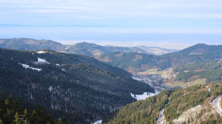 Dieses Bild zeigt eine Webcam-Aufnahme vom Achertal, aufgenommen am Sonntag, den 23.11.2025 um 10:00 Uhr. Die Temperatur betrug 0°C.