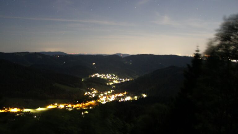 Dieses Bild zeigt eine Webcam-Aufnahme vom Achertal, aufgenommen am Freitag, den 22.05.2026 um 23:00 Uhr. Die Temperatur betrug 20.1°C.