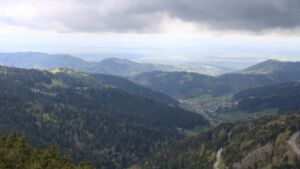 Dieses Bild zeigt eine Webcam-Aufnahme vom Achertal, aufgenommen am Sonntag, den 19.04.2026 um 13:40 Uhr. Die Temperatur betrug 8.1°C.