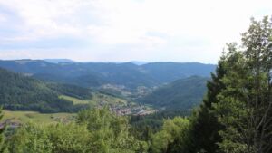 Dieses Bild zeigt eine Webcam-Aufnahme vom Achertal, aufgenommen am Freitag, den 17.07.2026 um 18:40 Uhr. Die Temperatur betrug 26.5°C.