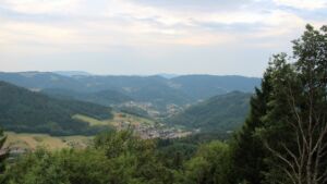 Dieses Bild zeigt eine Webcam-Aufnahme vom Achertal, aufgenommen am Montag, den 03.08.2026 um 07:20 Uhr. Die Temperatur betrug 25.3°C.