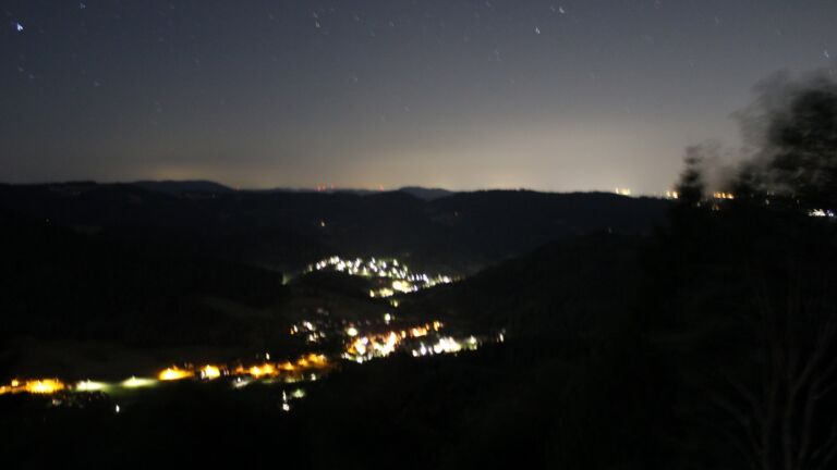 Dieses Bild zeigt eine Webcam-Aufnahme vom Achertal, aufgenommen am Samstag, den 08.08.2026 um 04:10 Uhr. Die Temperatur betrug 17.9°C.