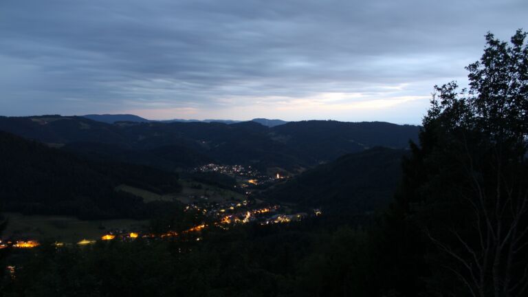 Dieses Bild zeigt eine Webcam-Aufnahme vom Achertal, aufgenommen am Sonntag, den 26.07.2026 um 21:50 Uhr. Die Temperatur betrug 18.4°C.