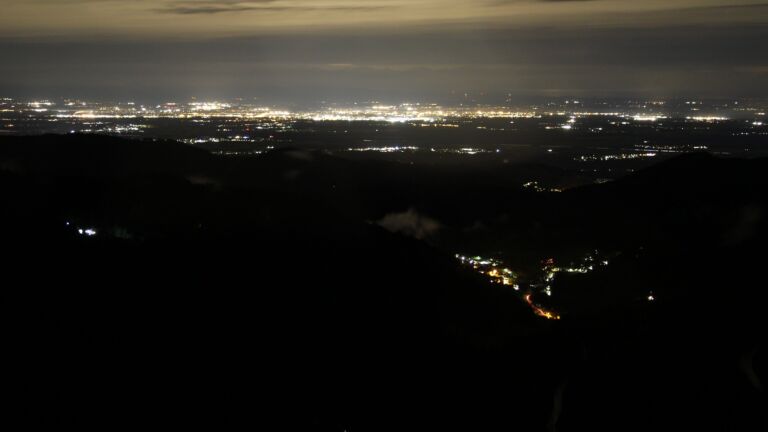 Dieses Bild zeigt eine Webcam-Aufnahme vom Achertal, aufgenommen am Sonntag, den 02.11.2025 um 03:00 Uhr. Die Temperatur betrug 6.3°C.